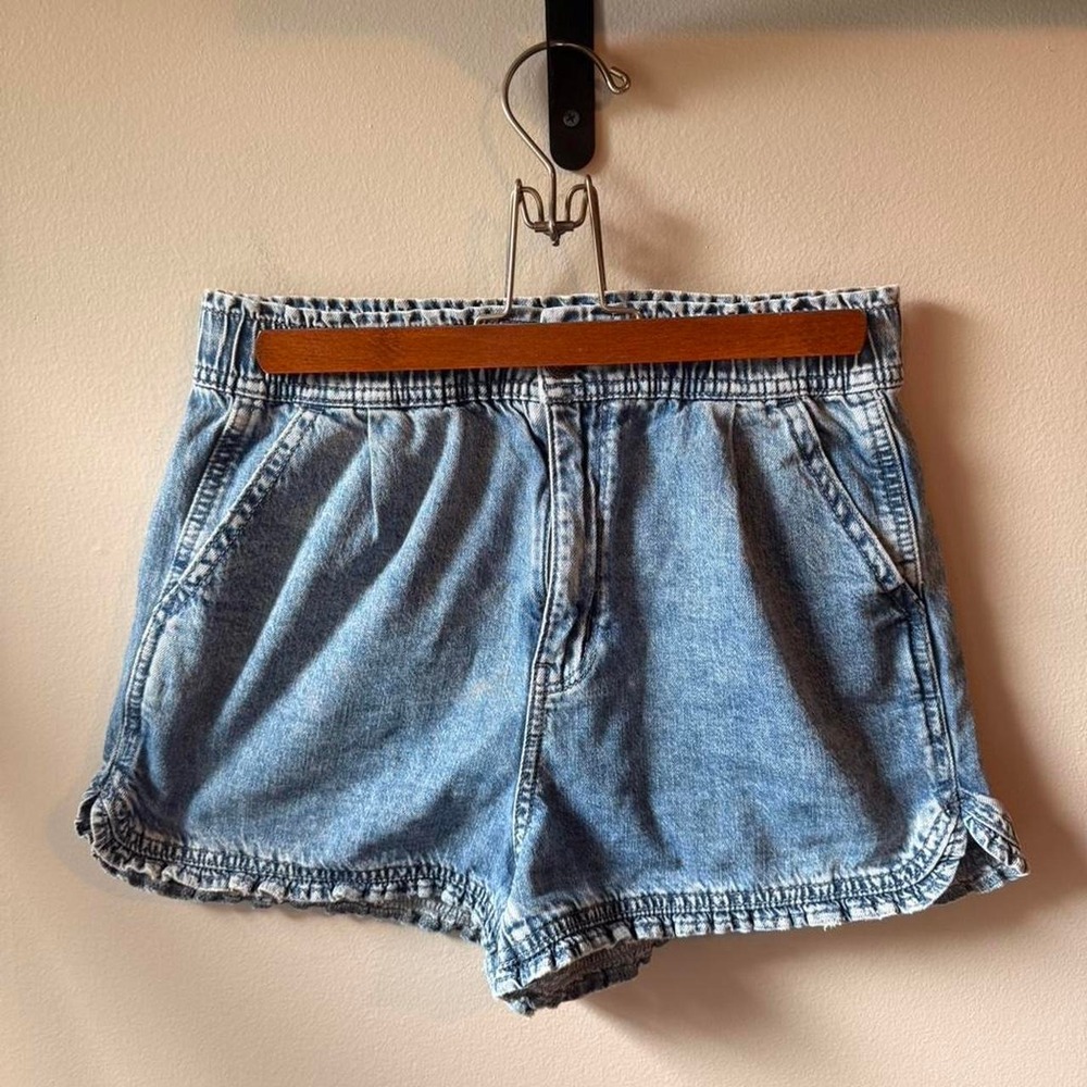 American Eagle blue denim mom shorts Size 4 Dainty whimsy